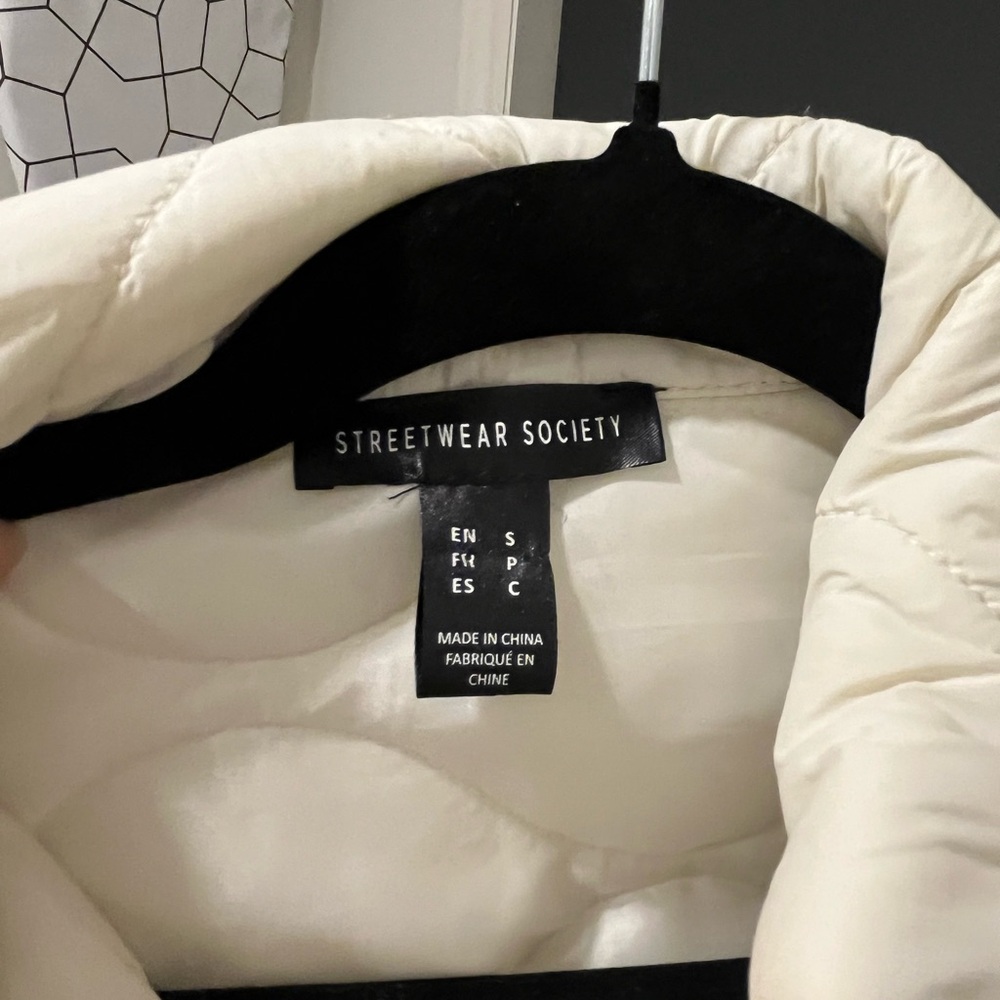 Quilted Puffer Jacket - Picture 3 of 3